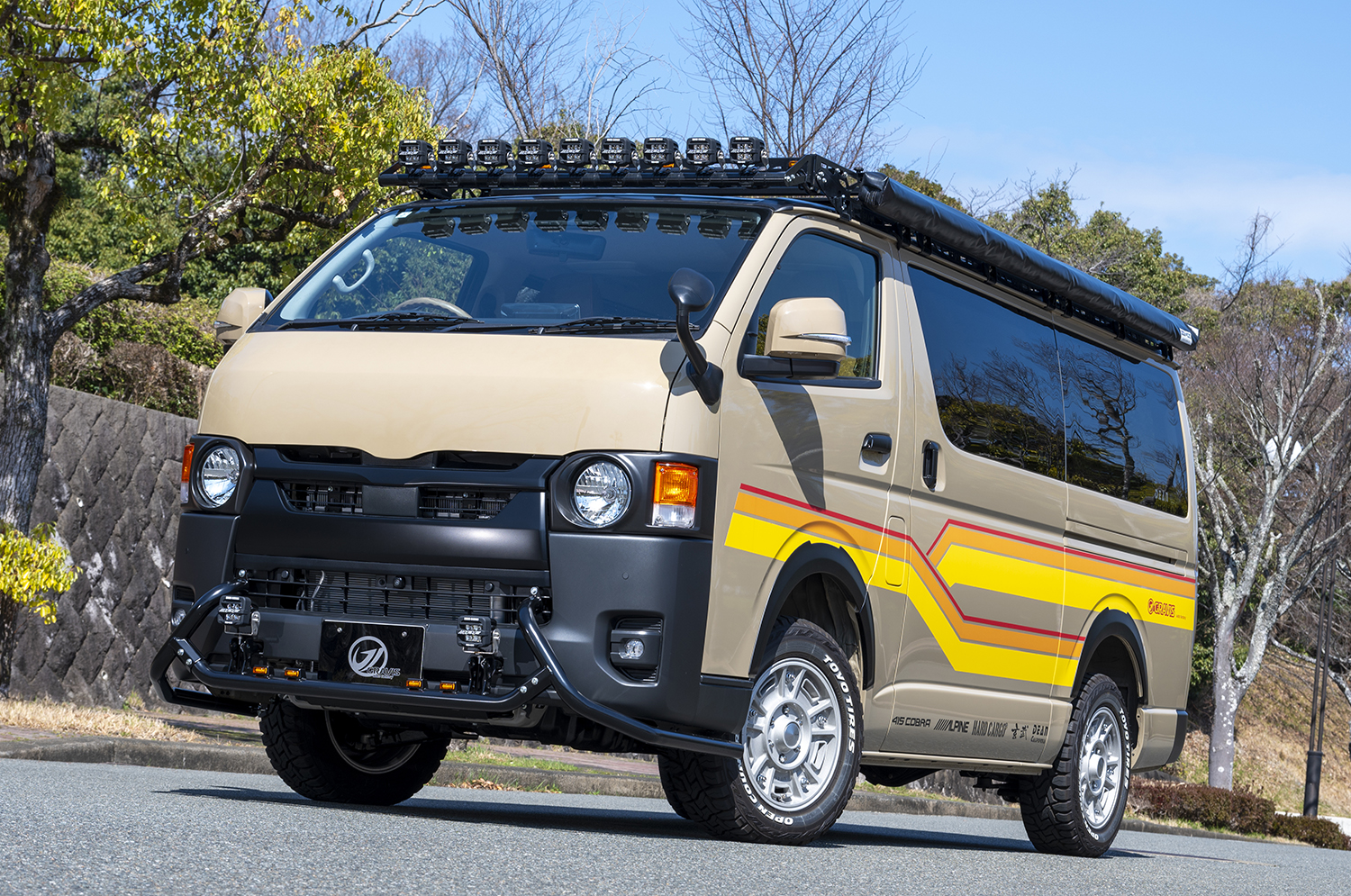 ハイエースをベースにしたコンプリートカー「ZEROフェイス」のご紹介